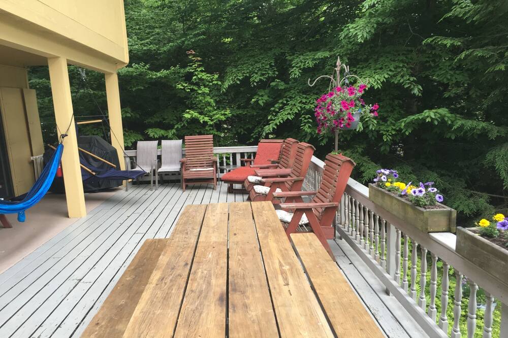 Photo of Patio Balcony in Sherwood Forest
