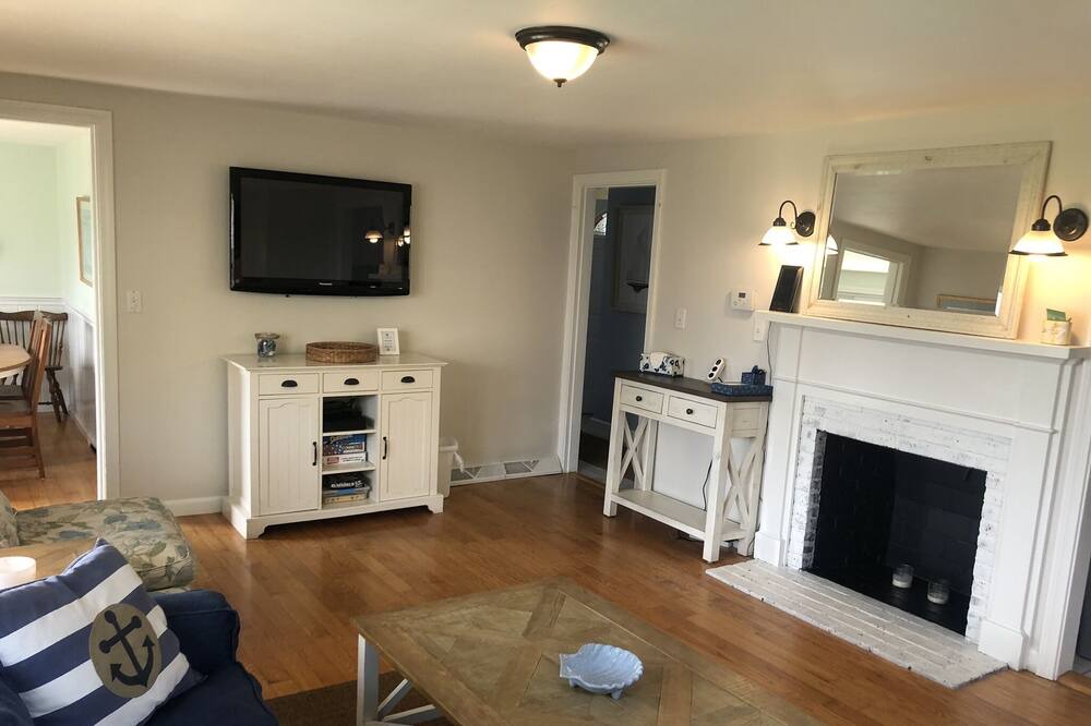 Photo of Livingroom in Hyannis