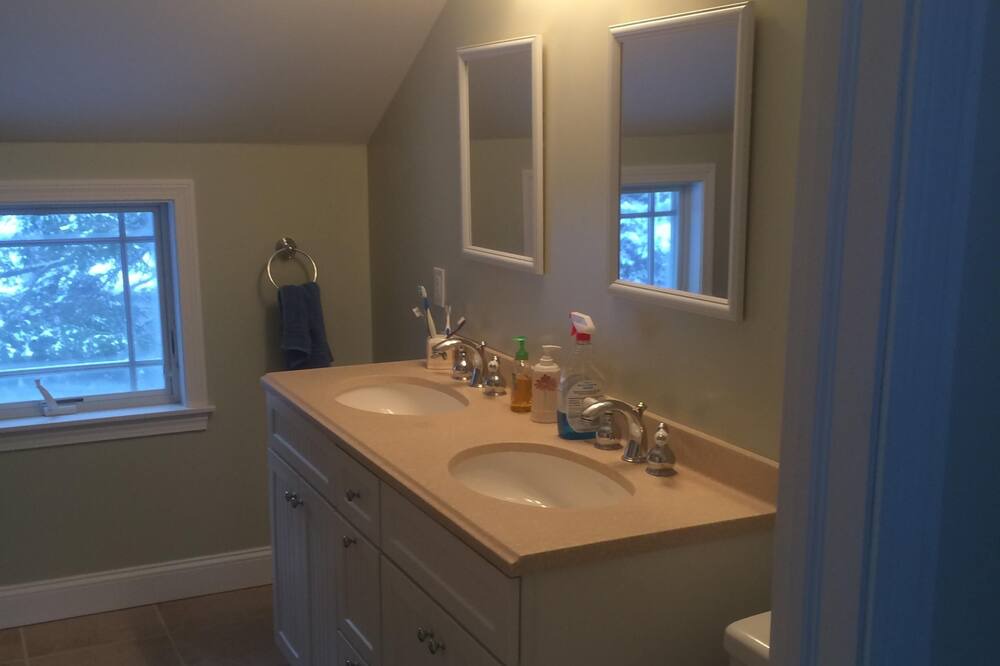 Photo of Bathroom in Sunapee