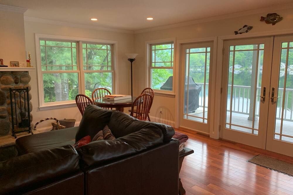 Photo of Livingroom in Sunapee