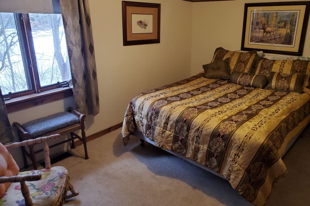 Photo of Bedroom in Groveton