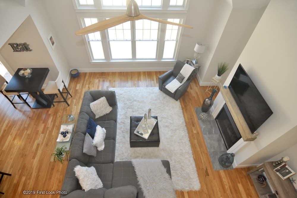 Photo of Livingroom in Watch Hill
