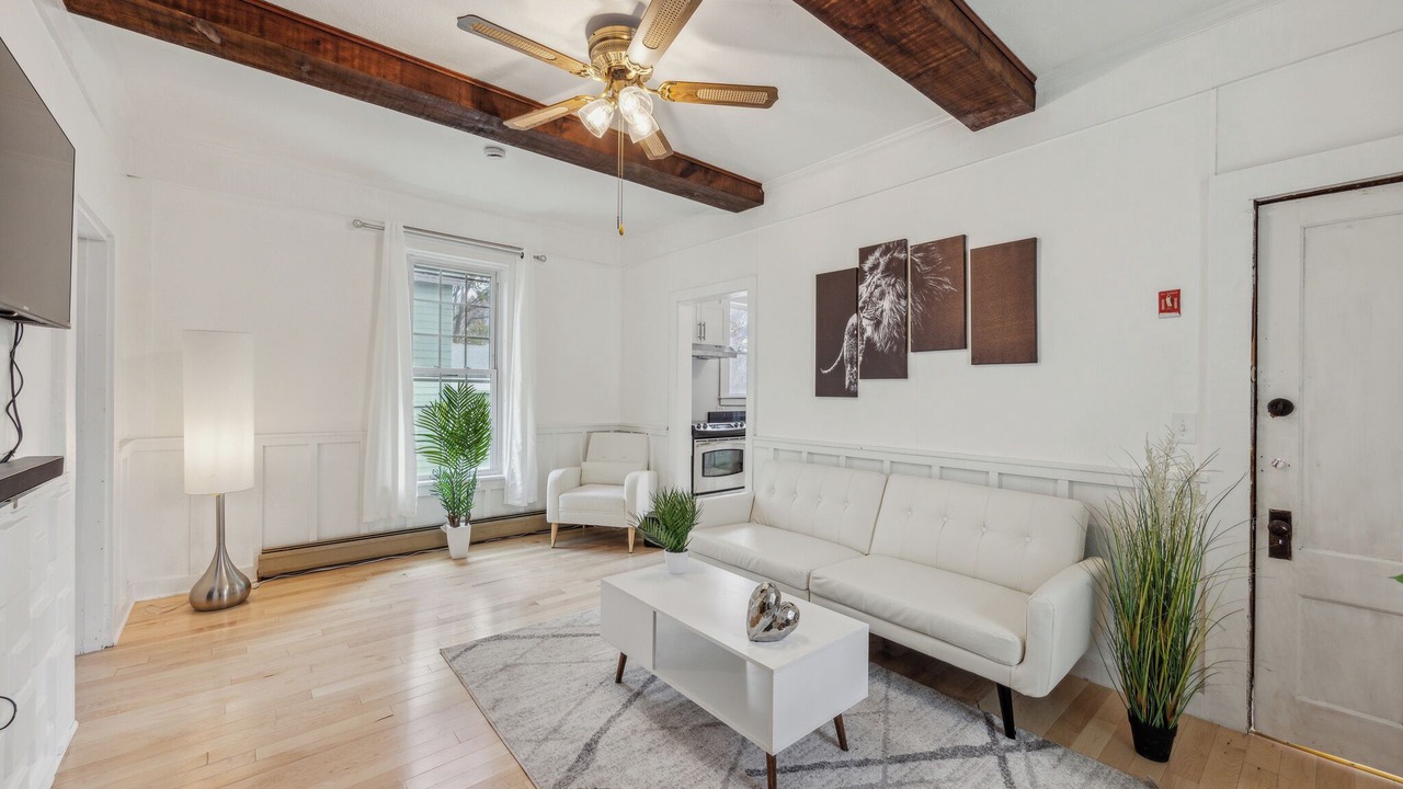 Photo of Livingroom in Easthampton