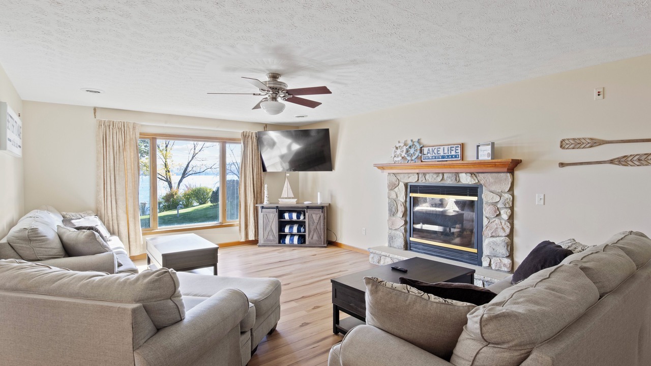 Photo of Livingroom in Town of Milo