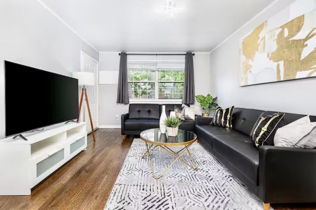 Photo of Livingroom in Newington