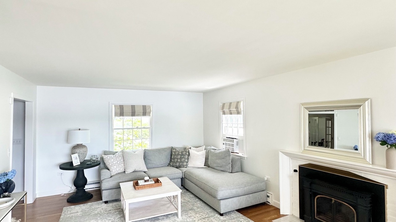 Photo of Livingroom in Wolfeboro