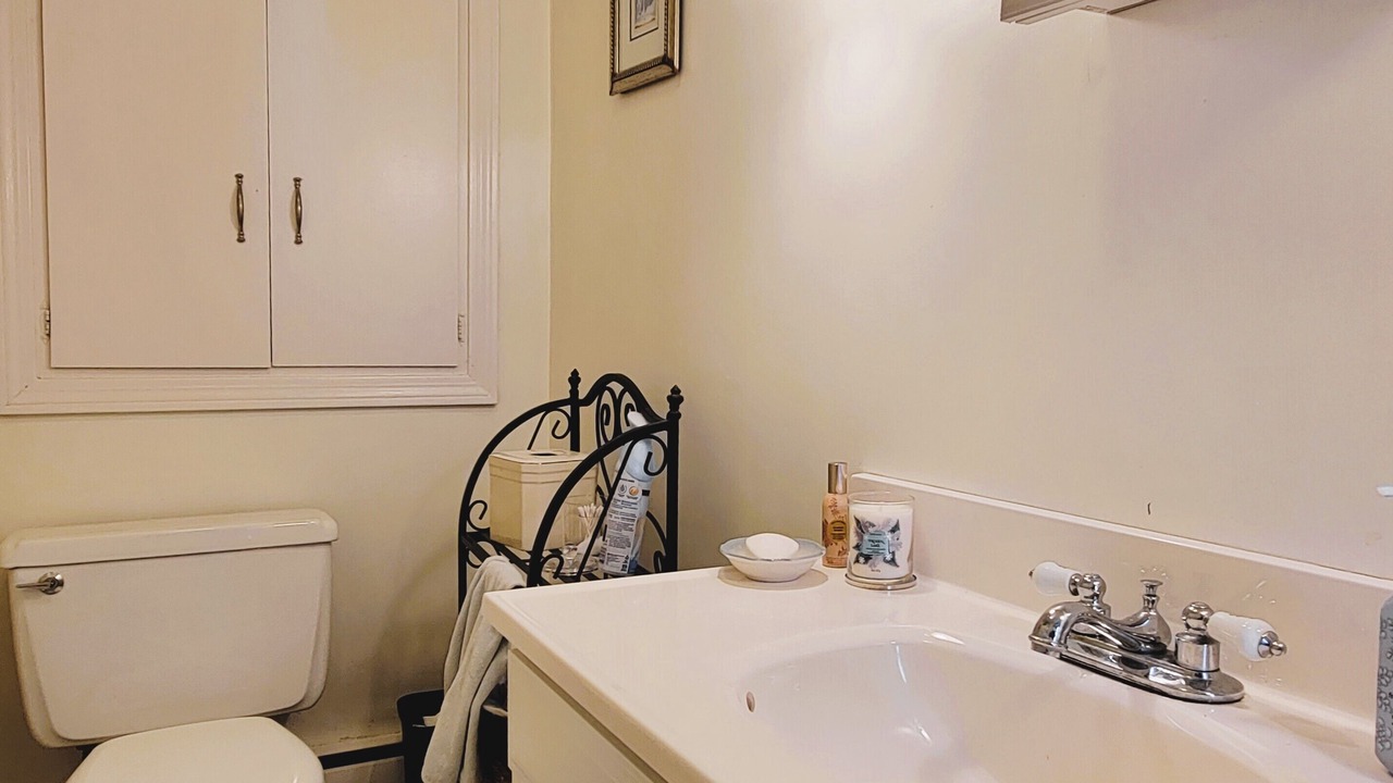 Photo of Bathroom in Bellevue Avenue Historic District