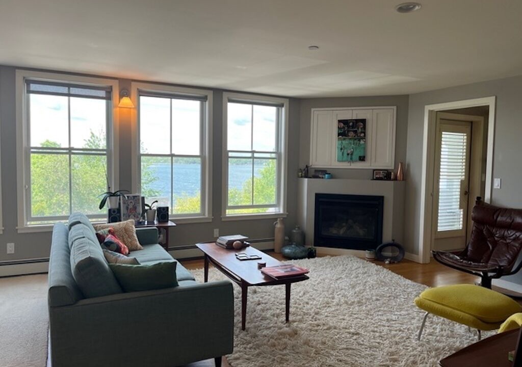 Photo of Livingroom in Mid-Coast and Islands