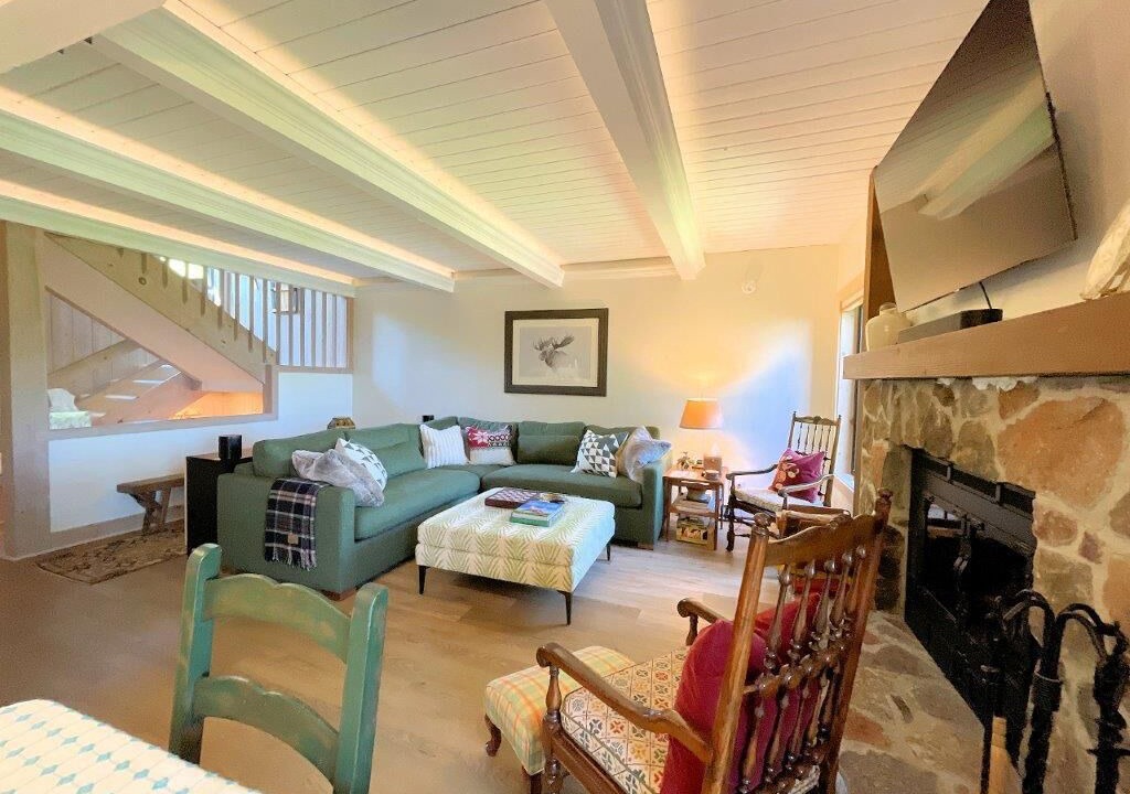 Photo of Livingroom in Bromley Mountain