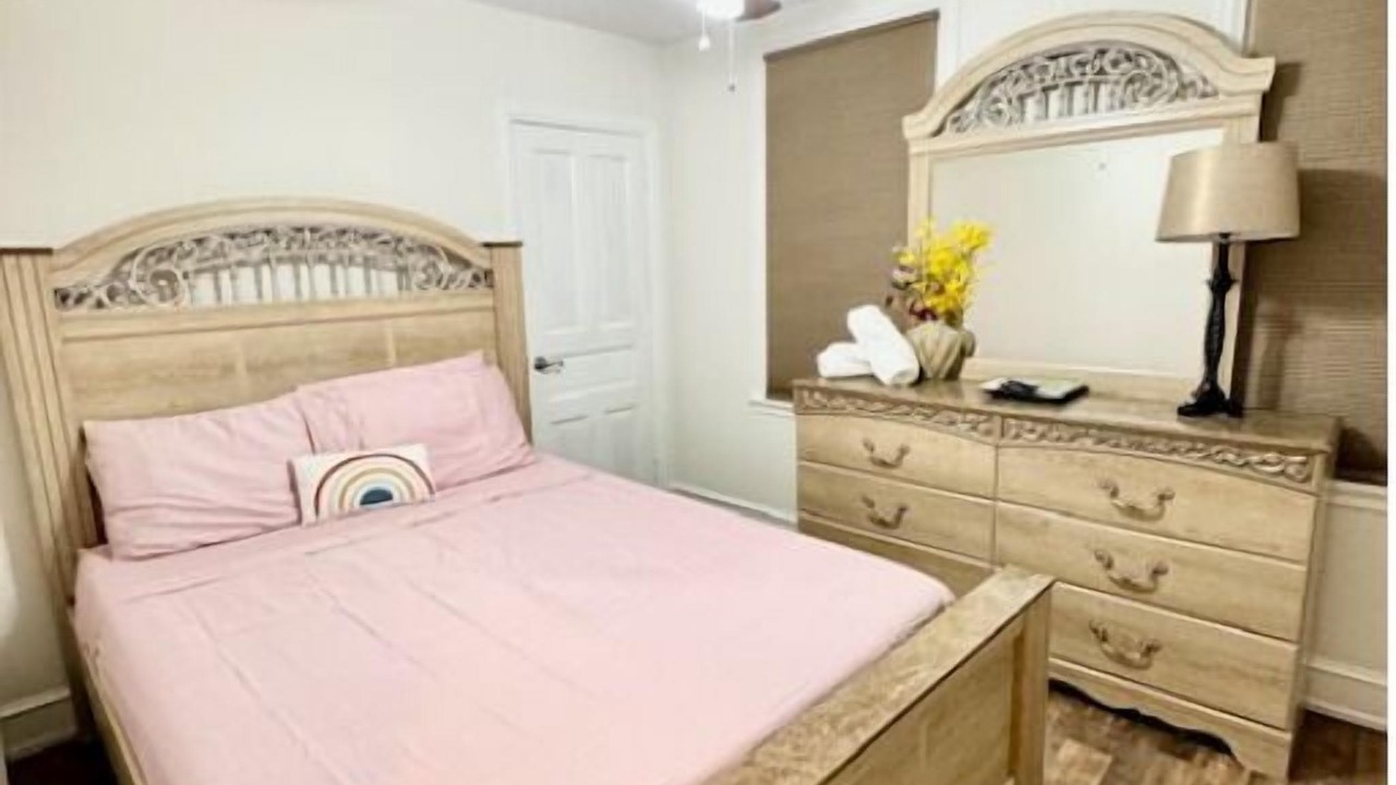 Photo of Bedroom in Foxcroft Square