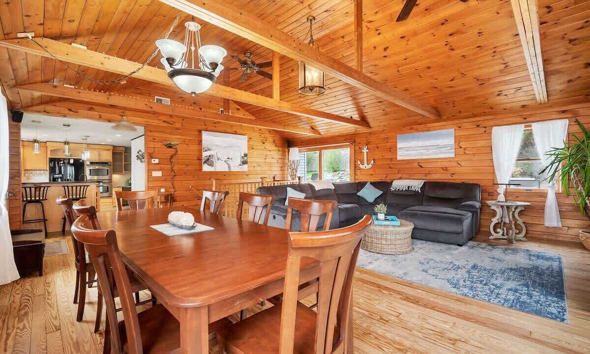 Photo of Livingroom in Niantic