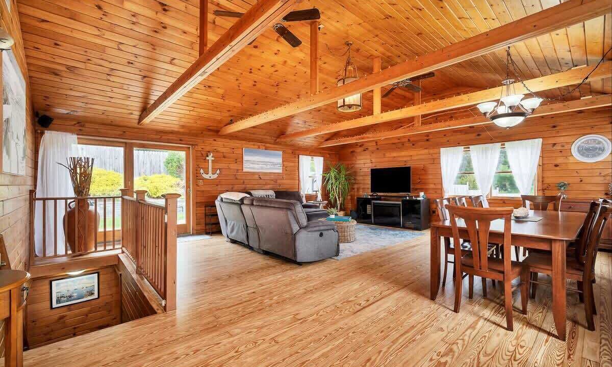 Photo of Livingroom in Niantic