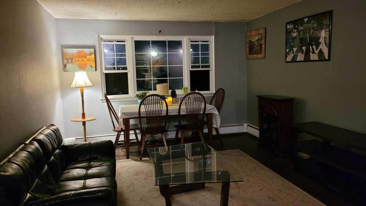 Photo of Livingroom in Wallingford Center