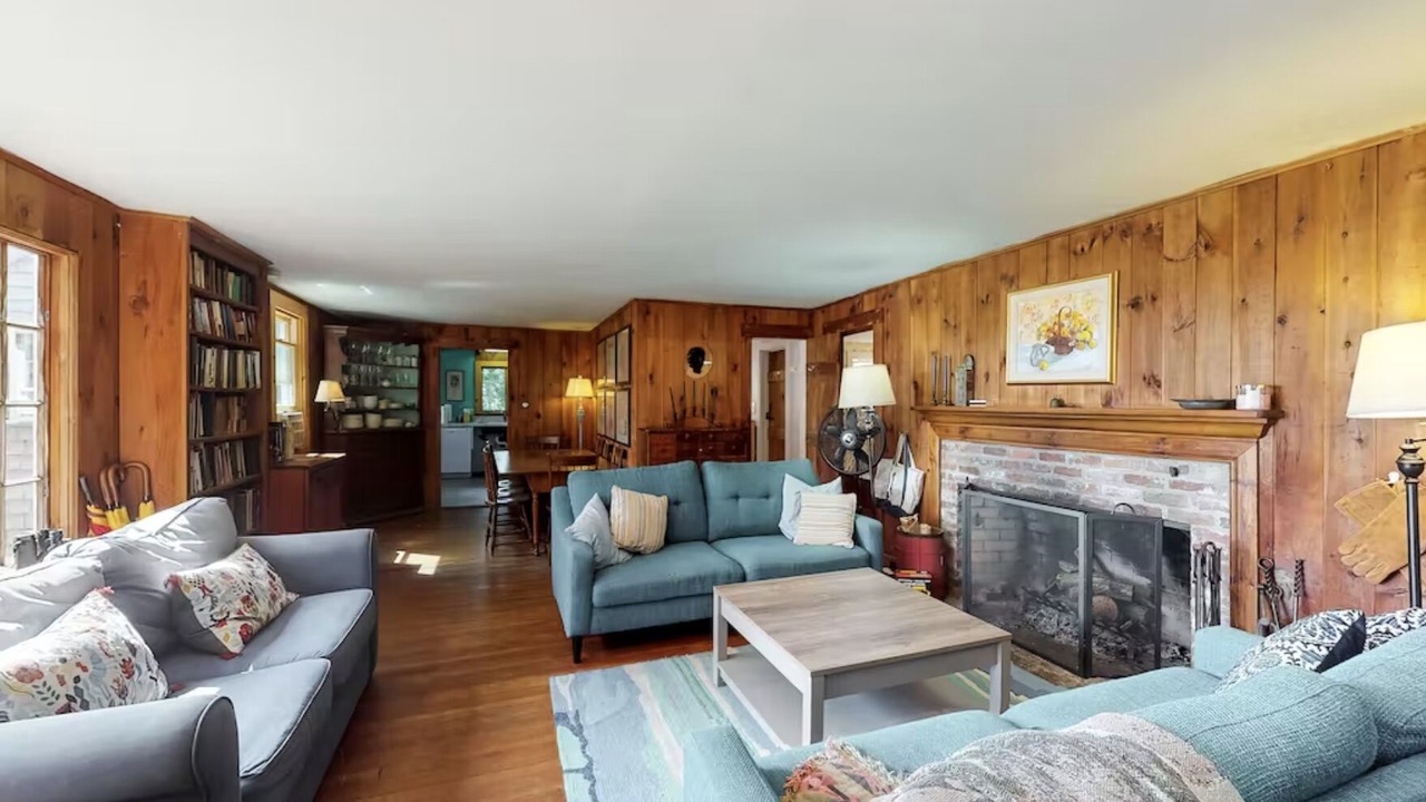 Photo of Livingroom in Truro