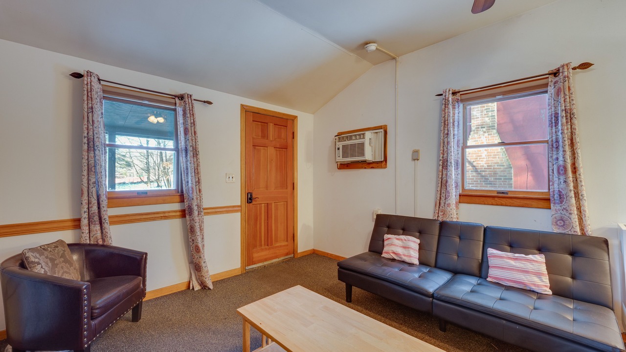 Photo of Livingroom in Weirs Beach