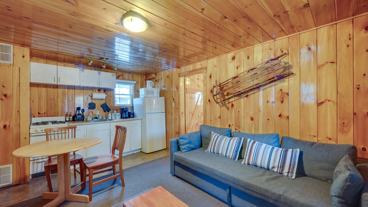 Photo of Livingroom in Weirs Beach
