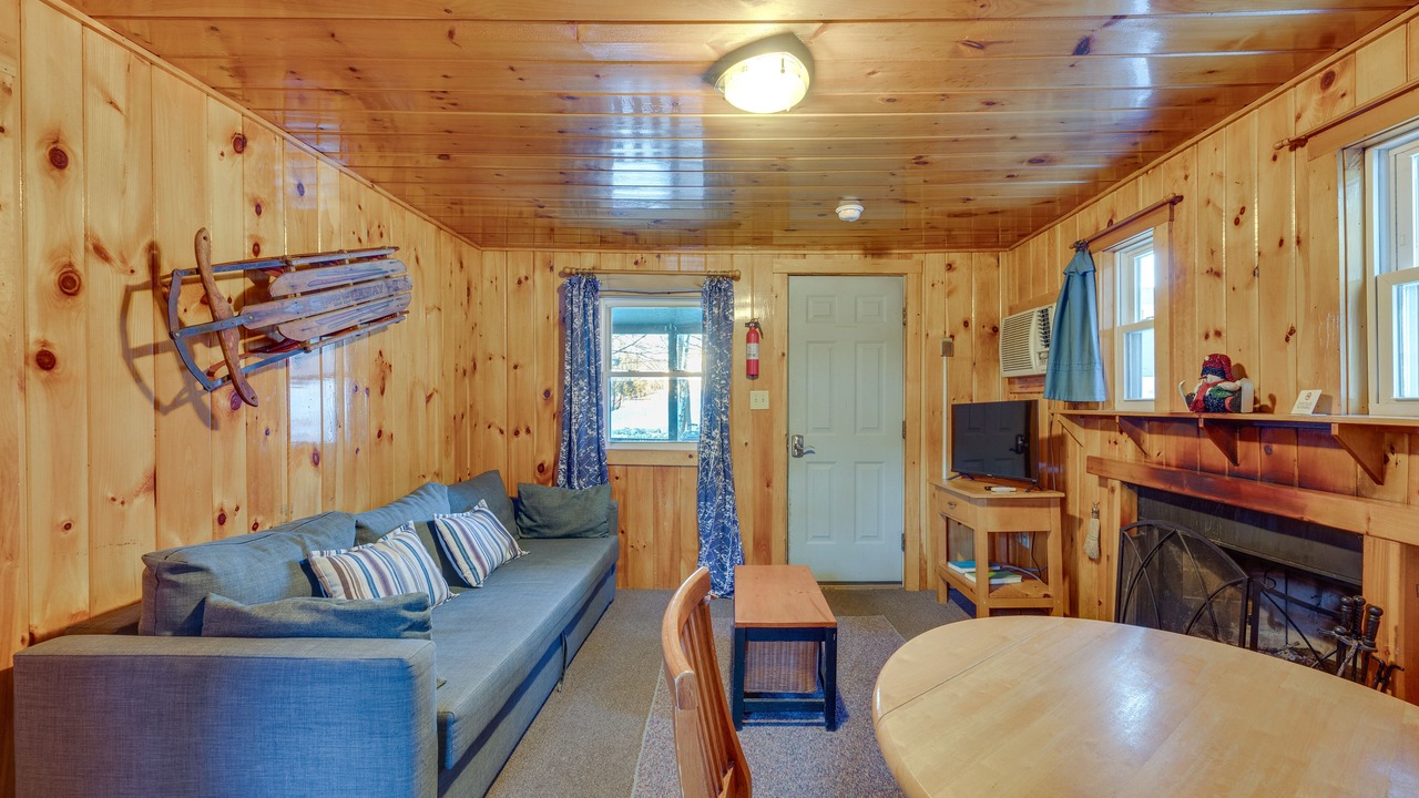 Photo of Livingroom in Weirs Beach