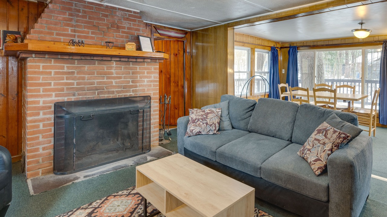 Photo of Livingroom in Weirs Beach