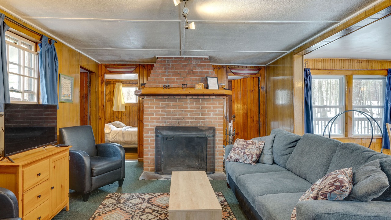 Photo of Livingroom in Weirs Beach