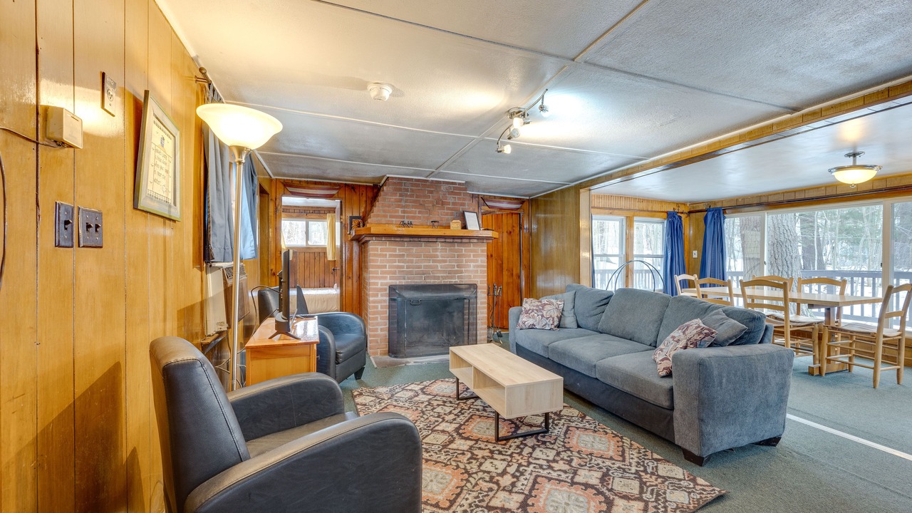 Photo of Livingroom in Weirs Beach