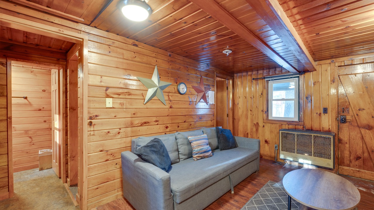 Photo of Livingroom in Weirs Beach