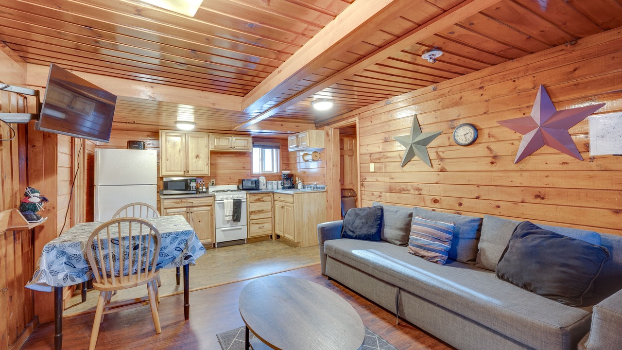 Photo of Livingroom in Weirs Beach