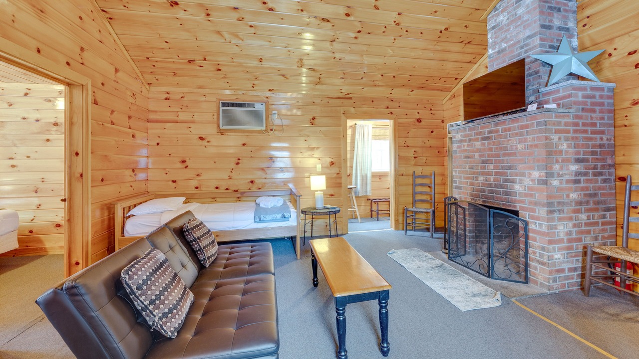 Photo of Livingroom in Weirs Beach