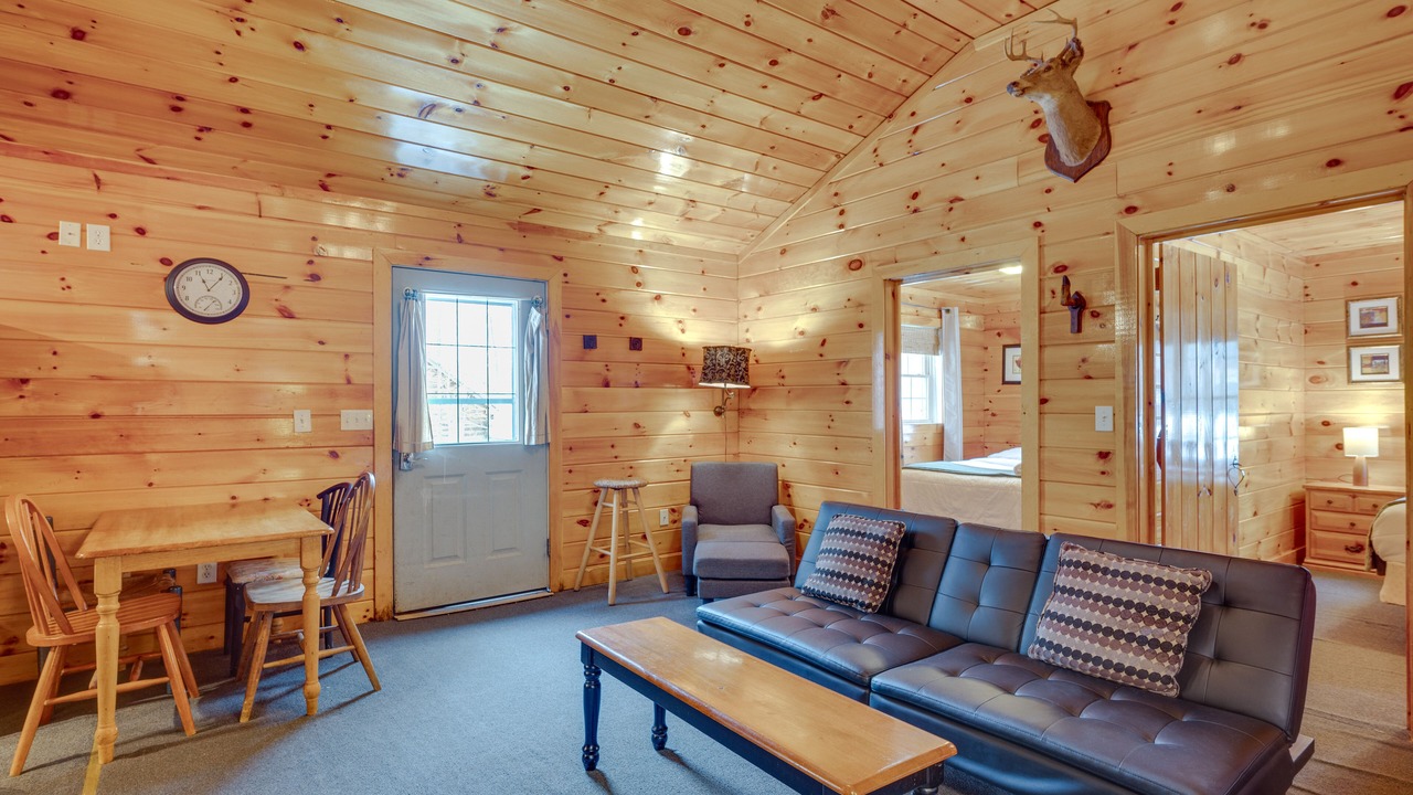 Photo of Livingroom in Weirs Beach