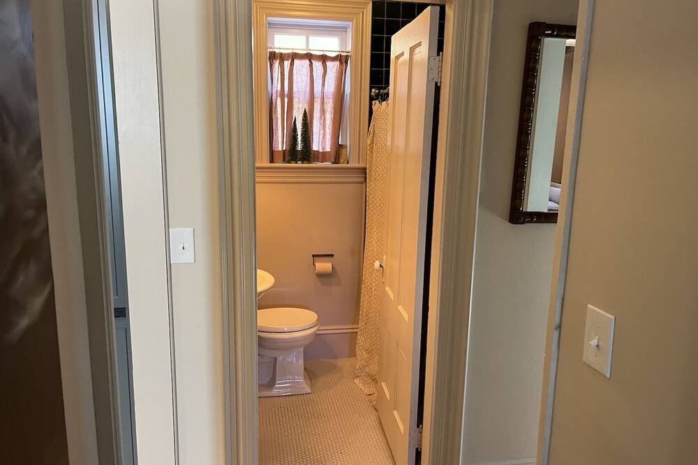 Photo of Bathroom in Neighborhood Nine
