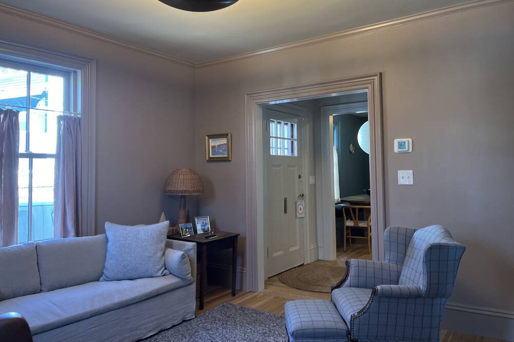 Photo of Livingroom in Neighborhood Nine