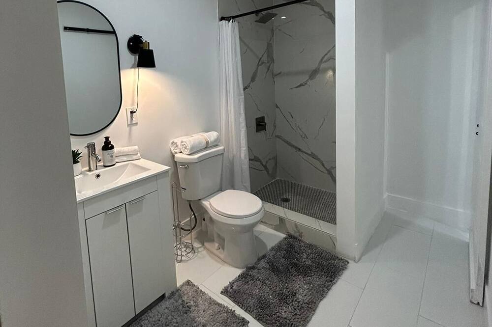 Photo of Bathroom in West Bronx