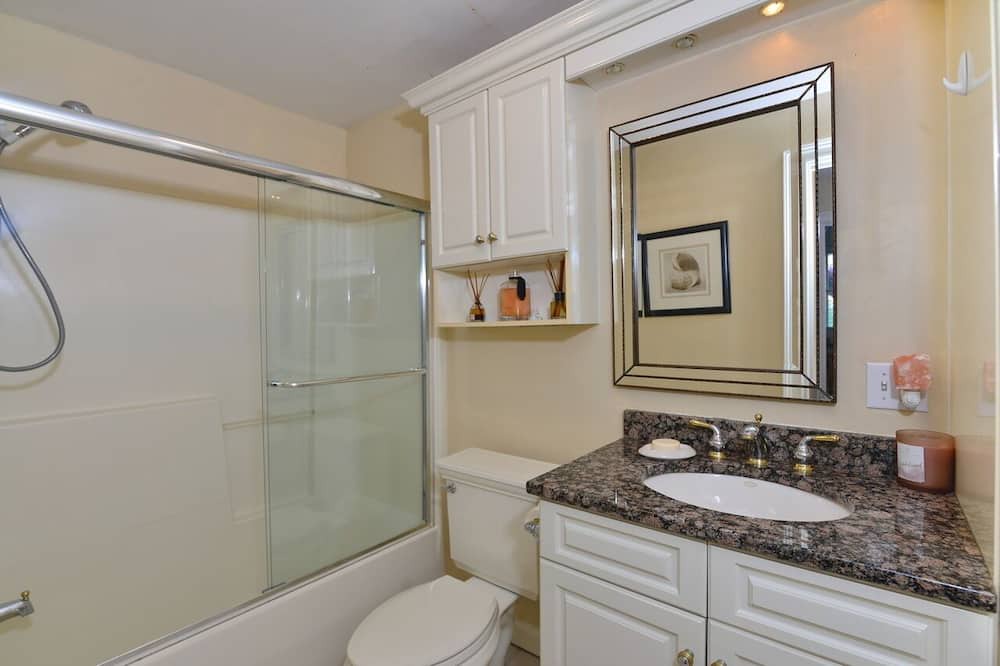 Photo of Bathroom in Easton's Point