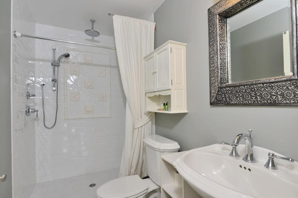 Photo of Bathroom in Easton's Point