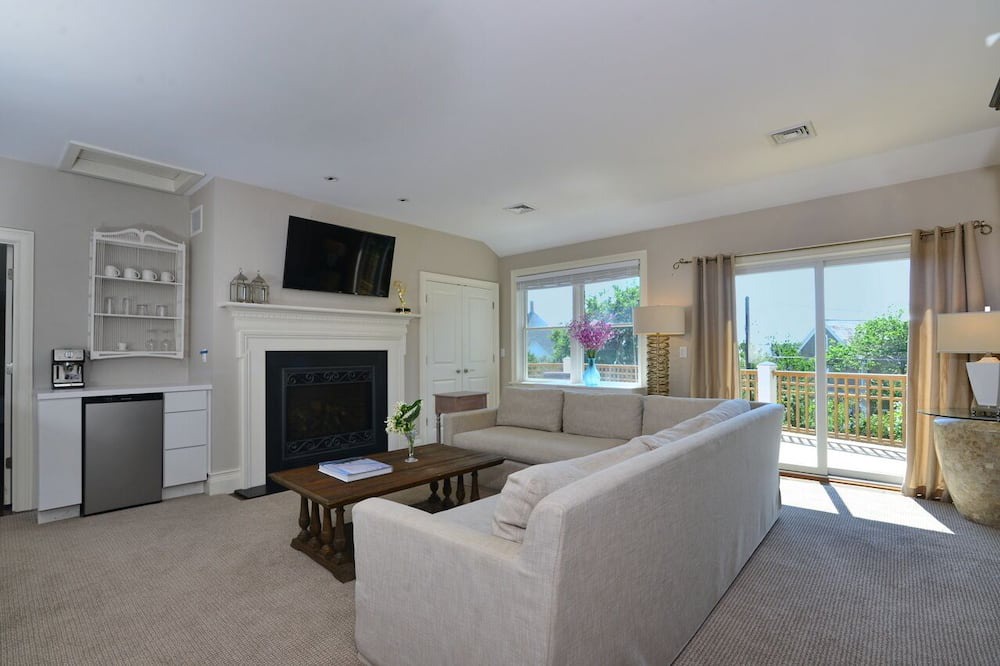 Photo of Livingroom in Easton's Point