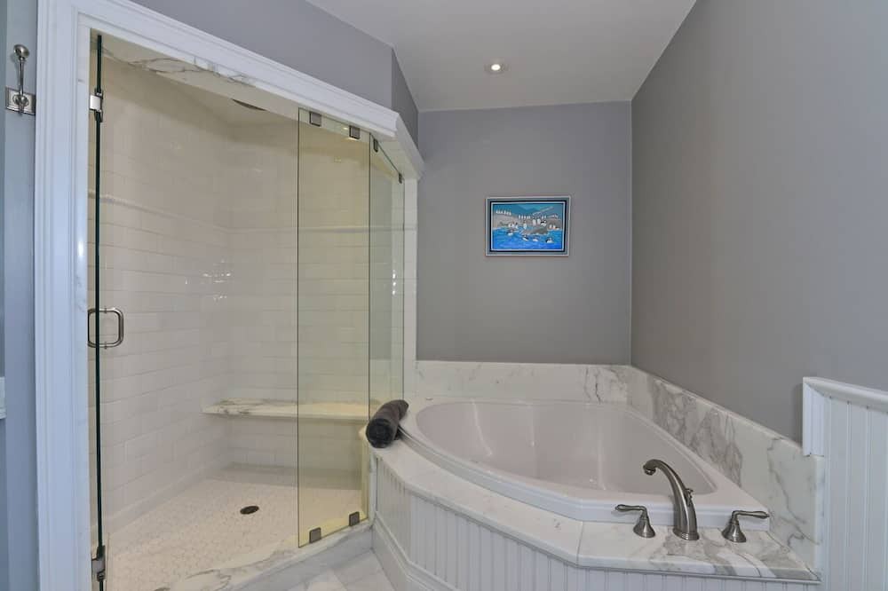 Photo of Bathroom in Easton's Point
