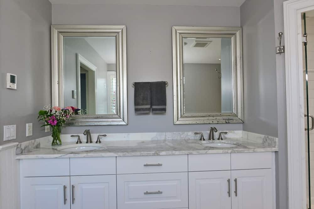Photo of Bathroom in Easton's Point
