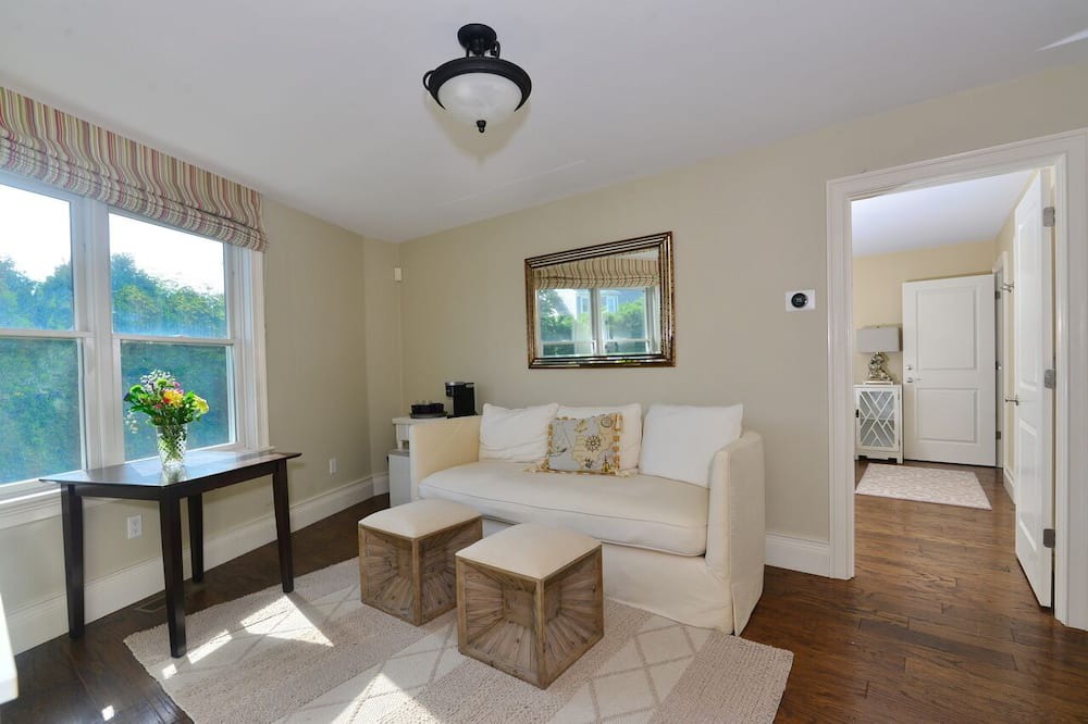 Photo of Livingroom in Easton's Point