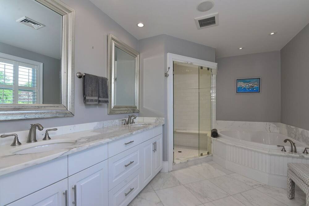 Photo of Bathroom in Easton's Point