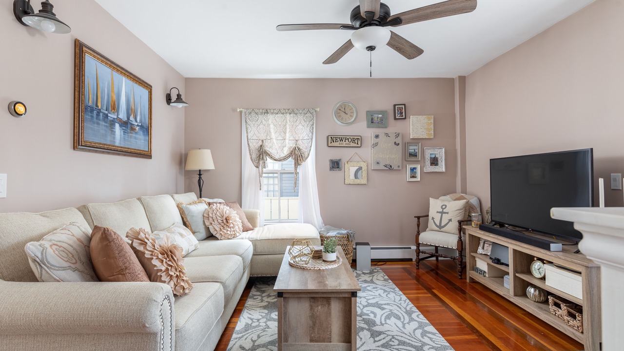 Photo of Livingroom in The Point