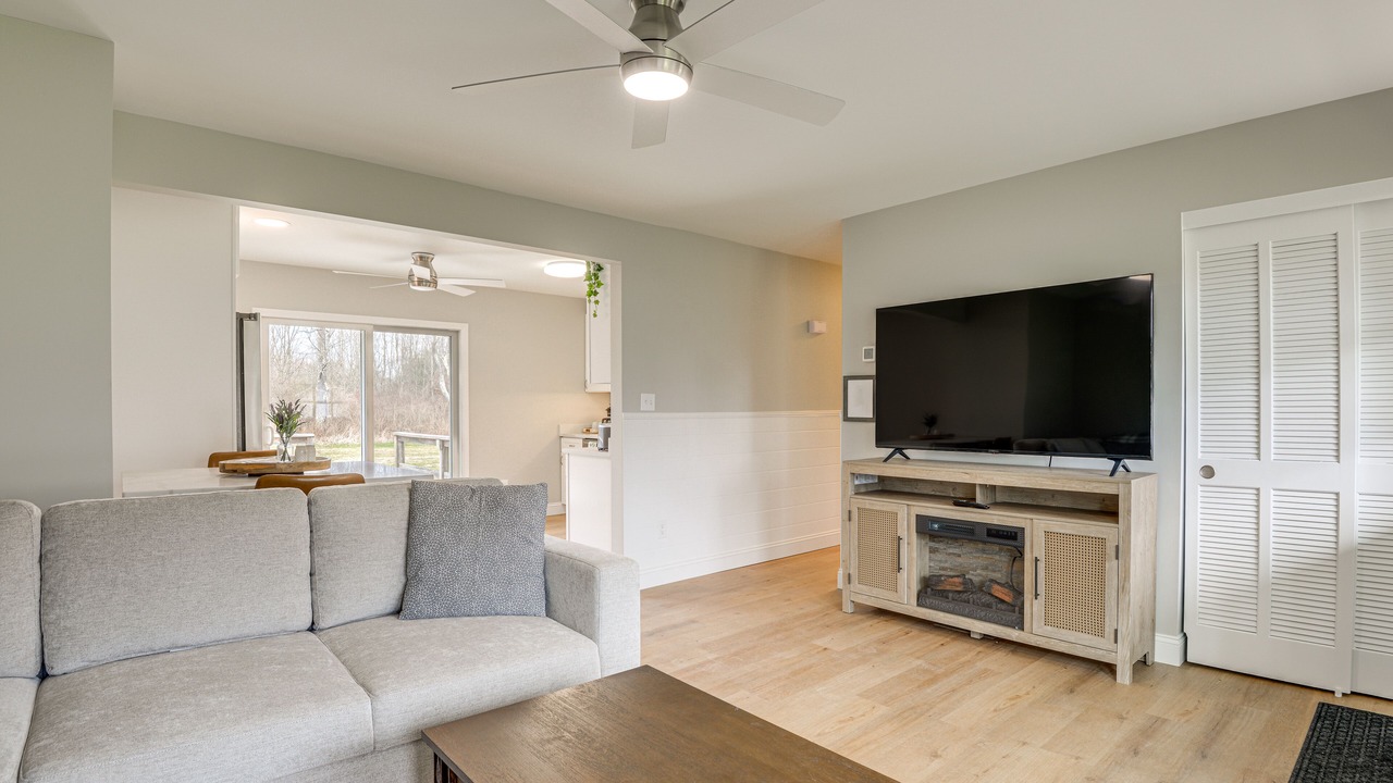 Photo of Livingroom in Bernardston