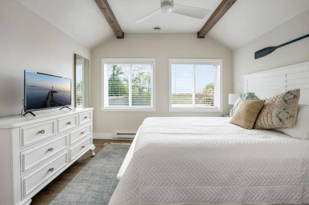 Photo of Bedroom in Westbrook Center