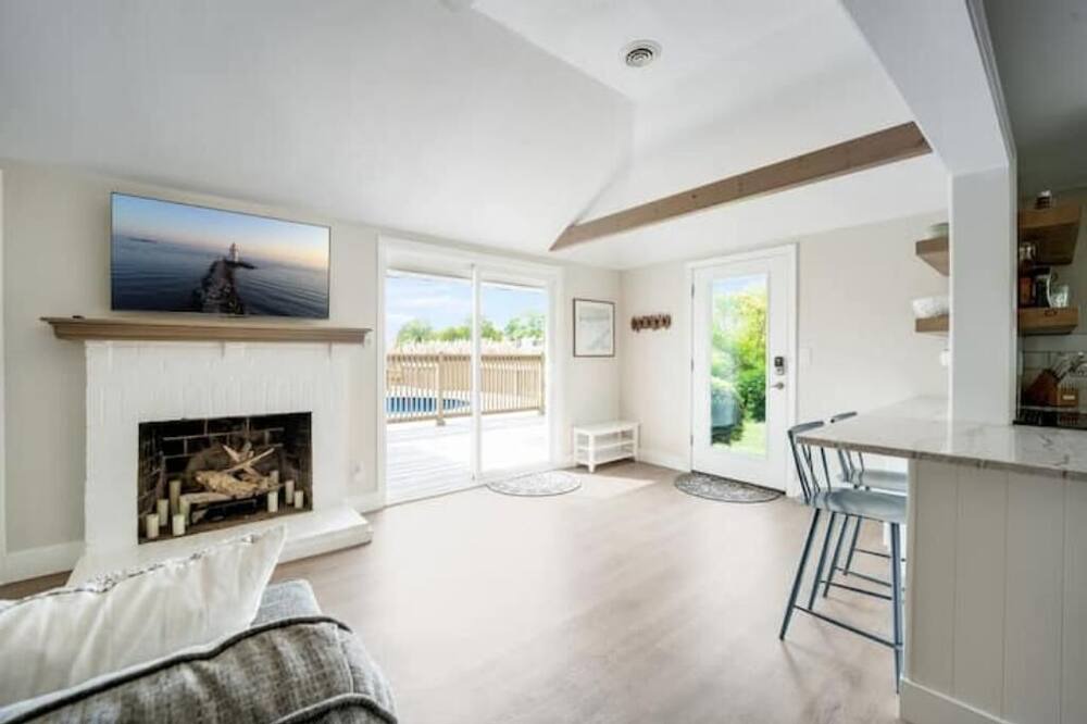 Photo of Livingroom in Westbrook Center