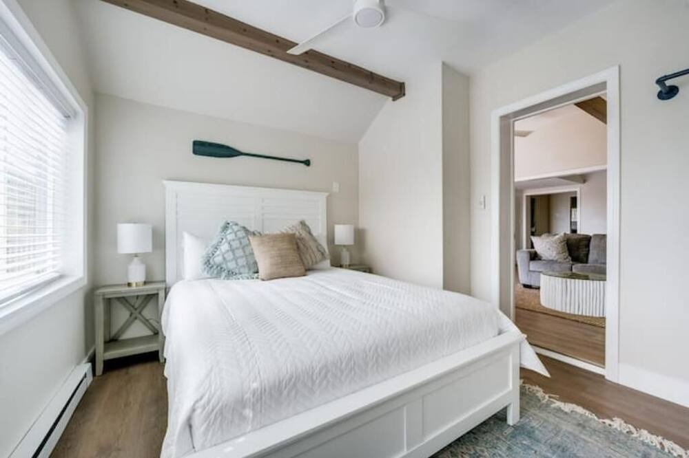 Photo of Bedroom in Westbrook Center