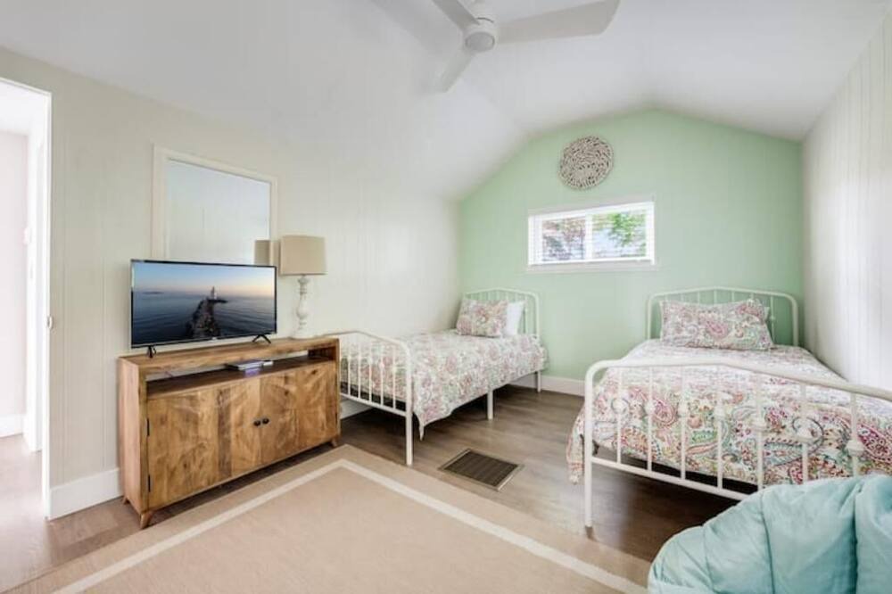 Photo of Bedroom in Westbrook Center