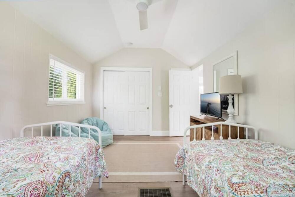 Photo of Bedroom in Westbrook Center