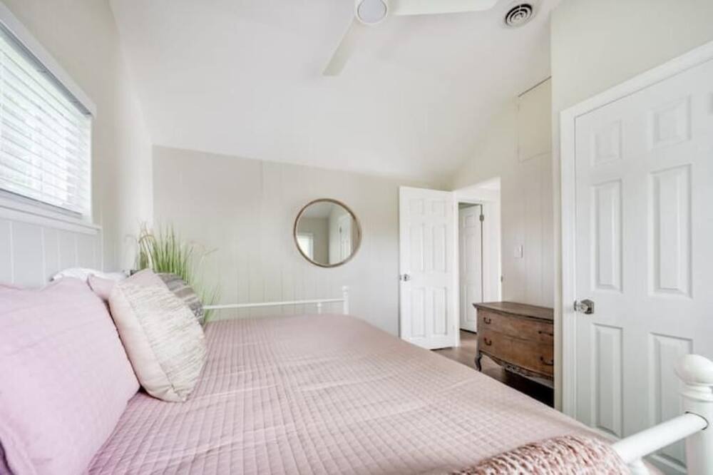 Photo of Bedroom in Westbrook Center