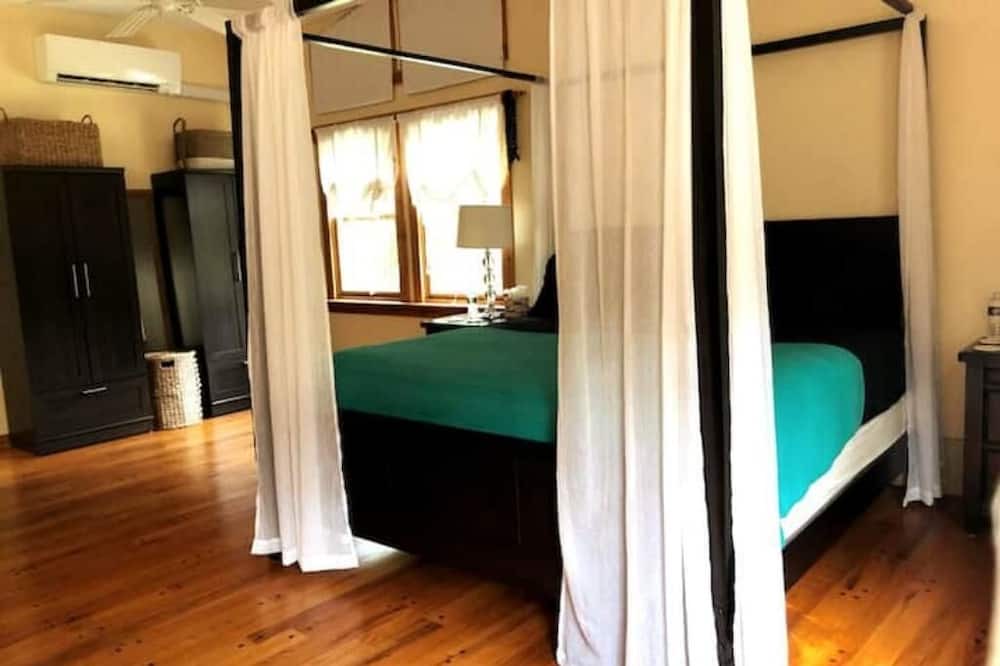 Photo of Bedroom in Belmar