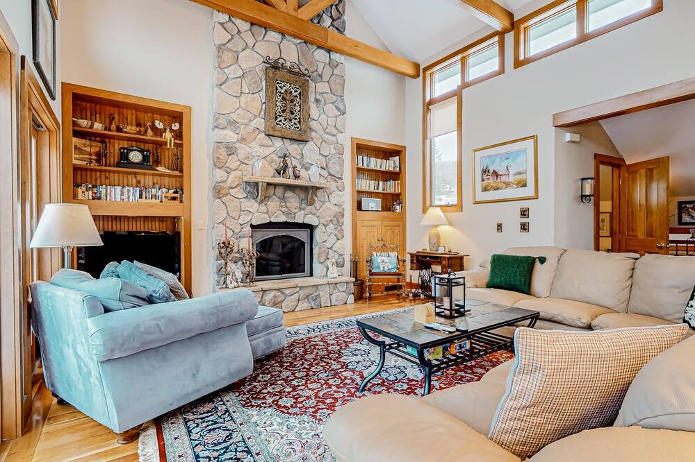 Photo of Livingroom in Bromley Mountain