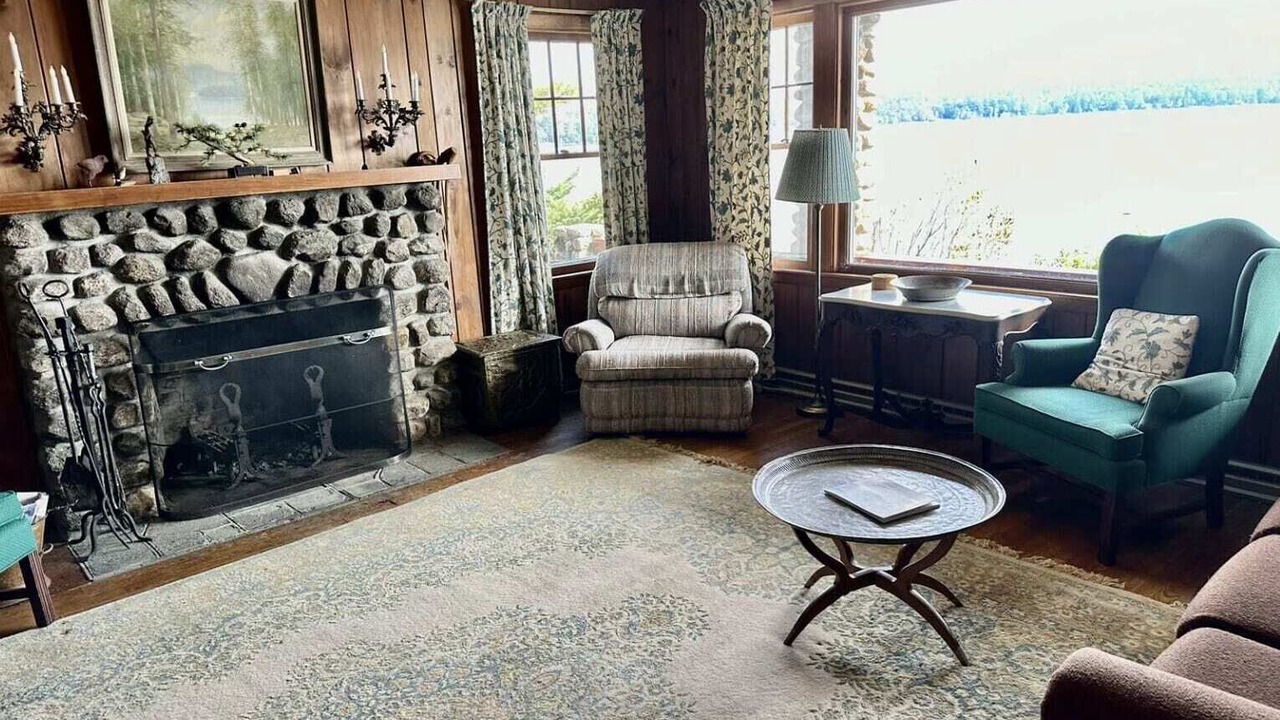Photo of Livingroom in Sunapee