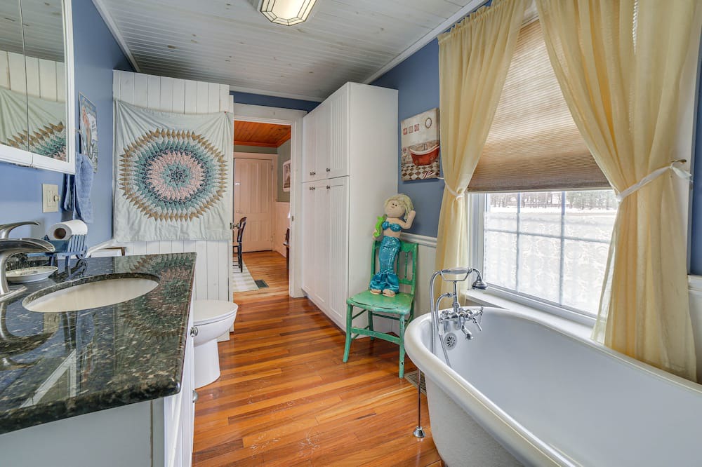 Photo of Bathroom in Jay